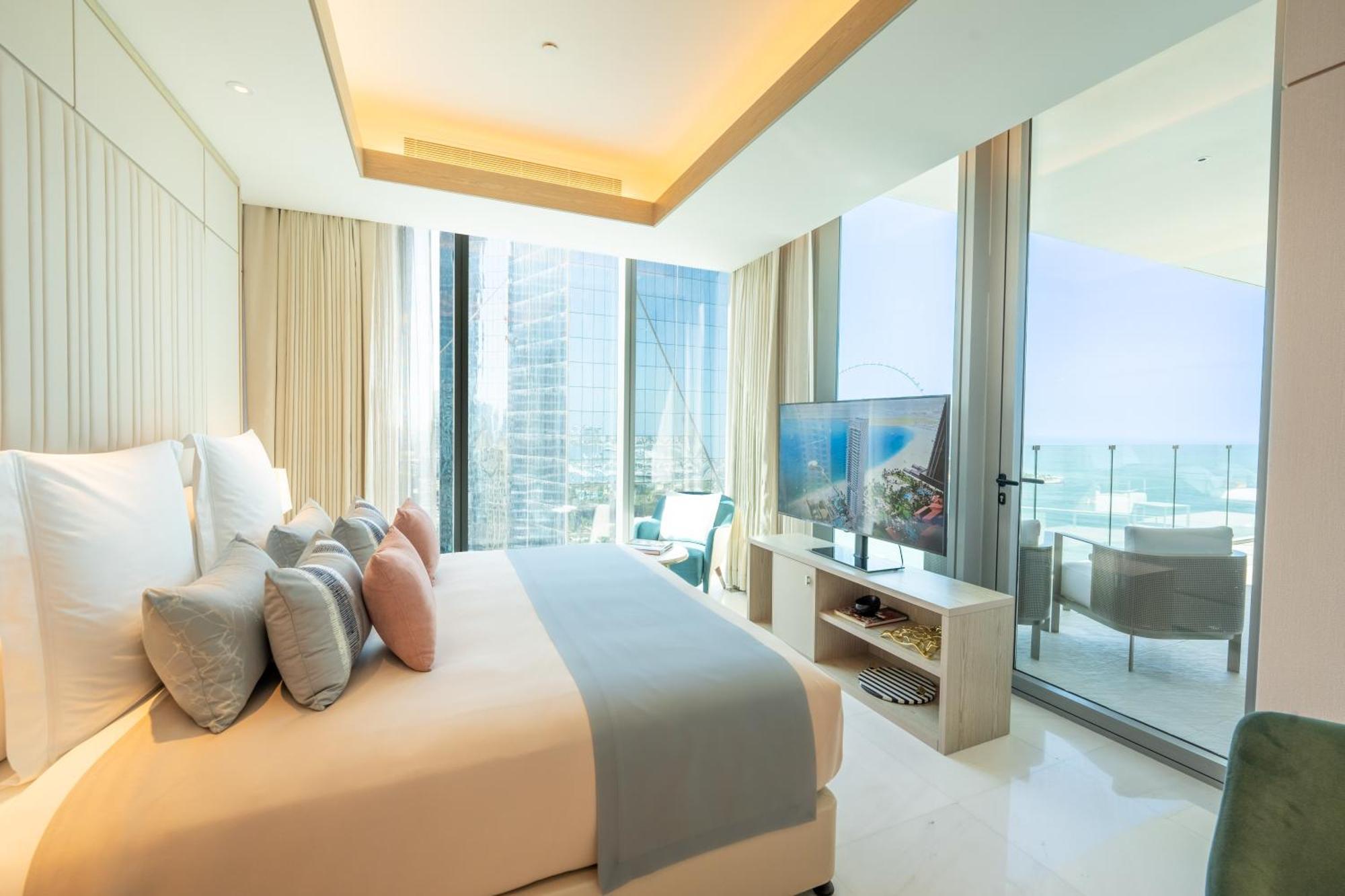 Готель Five Luxe Дубай Екстер'єр фото A bedroom at the Ritz-Carlton, Maldives