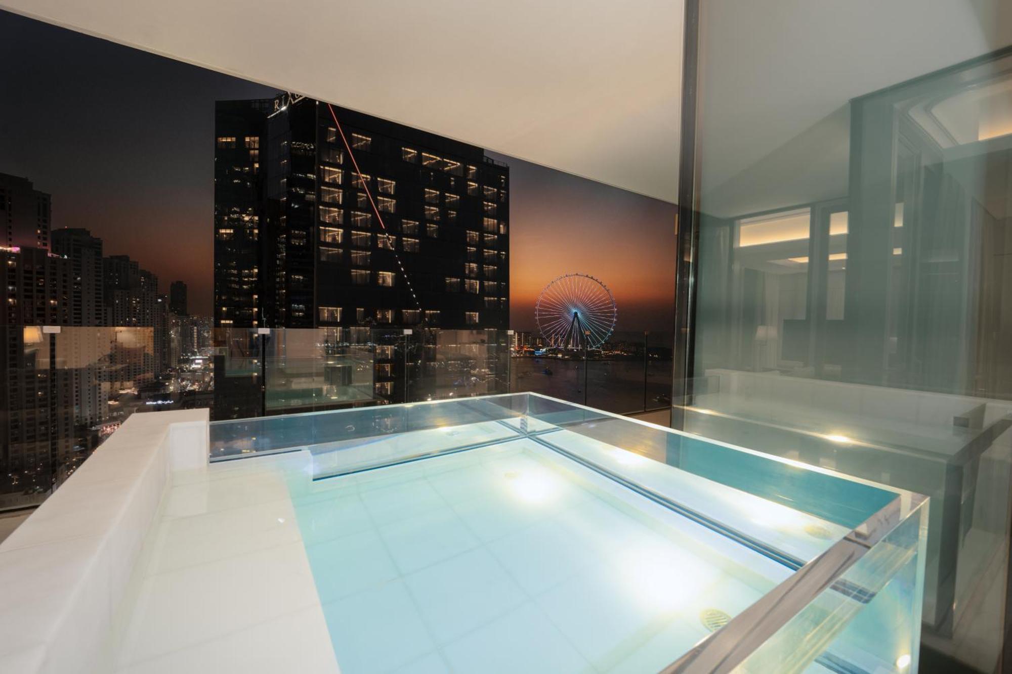 Готель Five Luxe Дубай Екстер'єр фото Sky Pool