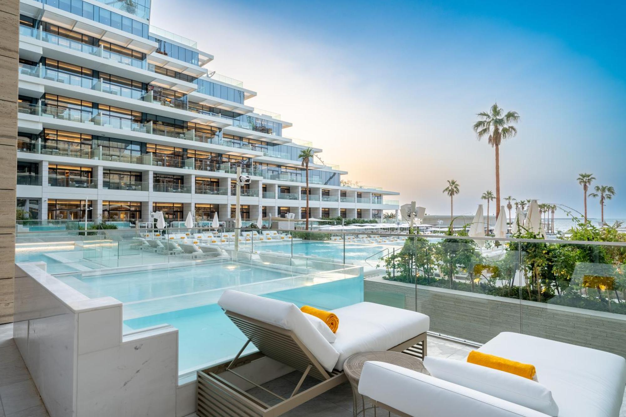 Готель Five Luxe Дубай Екстер'єр фото The West Hollywood Hotel